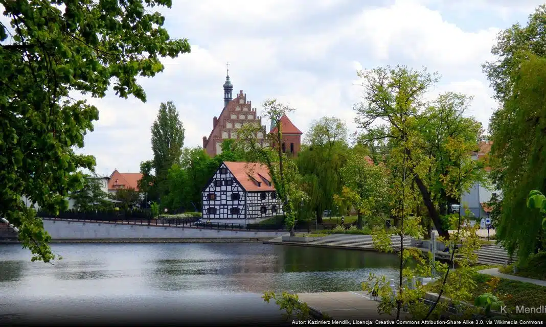 Rekonstrukcja drzwi w fordońskiej synagodze – ważny krok w kierunku rewitalizacji zabytków
